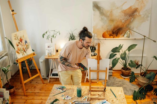 Quels sont les principes de l'art conceptuel et comment est-il perçu par le public ?